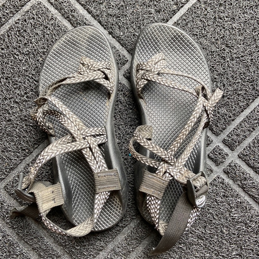 Women’s Chacos Size 8.5 Black & White